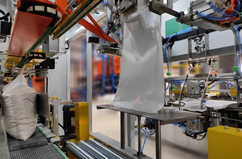 Automatic bagging machine delivering efficient automatic bagging solutions for industrial packaging